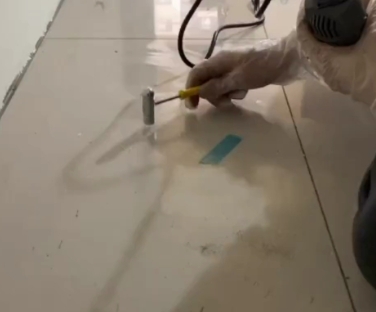 廊坊市瓷砖开裂维修公司专业分享瓷砖在铺贴前如果没有沥干水分，将会导致以下问题
