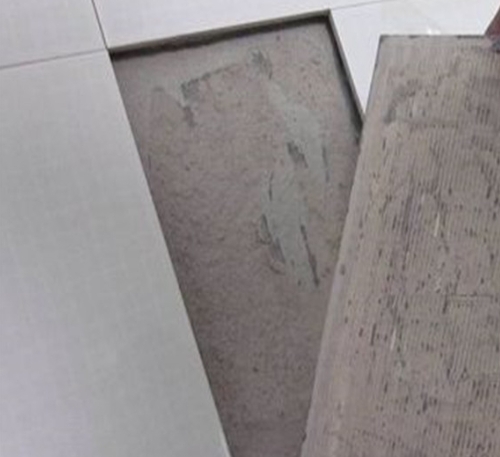 廊坊市瓷砖空鼓维修公司分享瓷砖铺贴时如果打浆（即涂抹在瓷砖背面和基层上的砂浆或瓷砖胶）过少，会带来以下问题